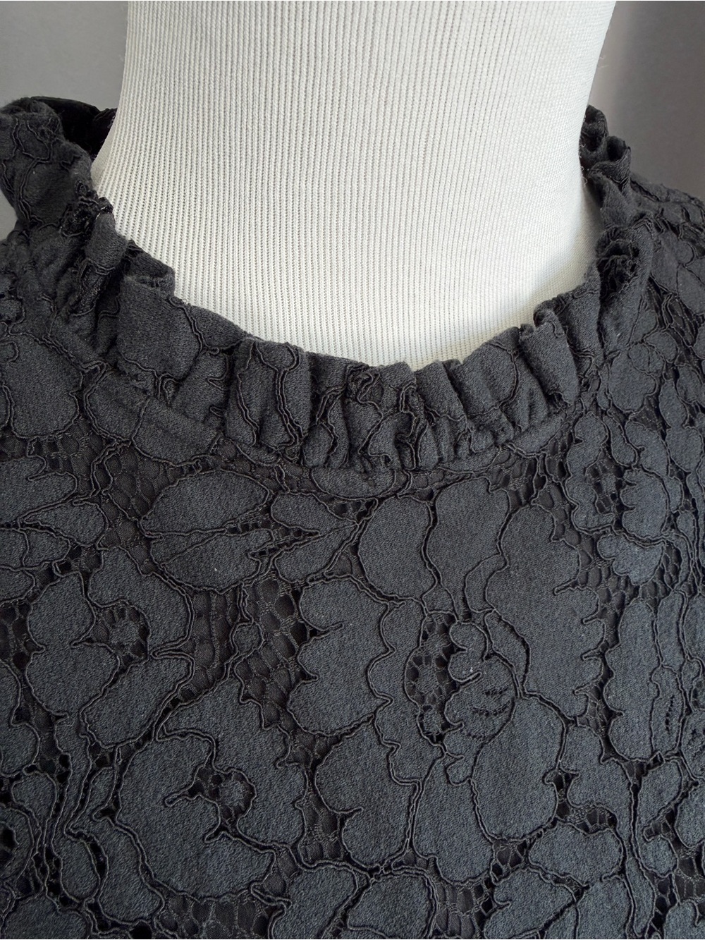Ann Taylor Black Lace Sleeveless Blouse - Picture 2 of 14